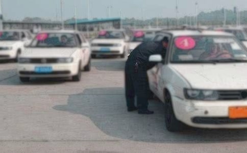 �{У�W�������_܇��������Щ