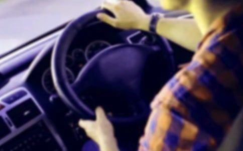 駕校學(xué)車出現(xiàn)事故責(zé)任由誰(shuí)承擔(dān)