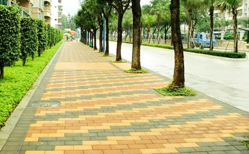 ���е�����