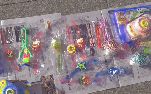 ���꼉(j��)��?c��i)����?/></p>
<h2>���꼉(j��)��?c��i)����?</h2>
<p>�����������ҁ����W(xu��)У�T���������Ѓɂ�(g��)���ӣ�������һ�Kľ����������һЩ�X����Ƥ�����X���Ȗ|������߅����һ��(g��)��(bi��o)�Ѓr(ji��)���(bi��o)�������ӡ�</p><p>����һ��(g��)���������^��������ס�ˡ������������^ȥ���˿����ϰ�Ҋ������Ƥ������������Ƥ���������f�������㿴�@�����A�����ϰ಻Ҫ�f�Լ�����������������Ҋ��(du��)����B�Լ��ǂ�(g��)Ů������������ô�o�ҽ�B�@�N������һ�Բ��l(f��)���D(zhu��n)���xȥ��</p><p>��������(g��)�������ҿ�����ֻ���˃ɹP��������һ��(g��)������I��Ƥ����һ��(g��)Ů���I��Ƥ�����@�r(sh��)��һ��(g��)�Ј�(ch��ng)����T�����M(f��i)�����ҿ����ф����u�|����õ����X���o��߀����</p><p>�����ǂ�(g��)��λ����(g��)����]����ȥ�I�|�������������u�@�ӵĖ|�����B(y��ng)��������(g��)����������e���B(y��ng)������</p><p>����������Ů�˽K���ց������ҿ������������I�X�����ˡ�����֪�����Ƿ񿴵��������I�Ė|���Ǻõ������@���ց��I�|���ˆ᣿���м�(x��)�ؑ���һ�������������ǂ�(g��)�е�ӑ�r(ji��)߀�r(ji��)����30�K�X�İ��˽o��15�K�X��Ŷ����һ���J(r��n)���@���`�|�������ˣ��������ց����X�����]�뵽�������X��߀�o�ˌ�(du��)������ᔽ��F���f������Ė|���e�˶��f�Ǽٵġ��S������ô�f����������Ҳ�Ҫ������������X������߅�����[���˼����hՓ�����F(xi��n)�ڼ�؛�@ô������</p><p>���������ұ���H�ۿ������H�� �����Ҳ��ܺ�(ji��n)�ε��J(r��n)���Ժ��x�Õ�Ҳ�]�P(gu��n)ϵ���ҿ���ȥ��߅С�����ĬF(xi��n)���_ʼ�ұ��Ŭ���W(xu��)��(x��)��</p><h2>���꼉(j��)��?c��i)����?</h2>
<p>�����K�ڷż��������_�����x����ĺܟo�ġ��Ҳ��ò����������I(y��)���]����������ĺܟo�ġ�����[��(g��)��?c��i)������ǌW(xu��)��(x��)����������ٍ�X�������</p><p>����һ�����ϣ��ҋ���(du��)���f�����㲻����[��?c��i)�����Ȼ����ȥ����RС��Ʒ�Ј�(ch��ng)���c(di��n)С��Ʒ���o������������������R���҂��I�˷�Ę���ޣ����耳�Ȧ��С��L(f��ng)������������Һ͋���ȥ����·�[��?c��i)�������·���˺ܶ����҂���С��Ʒ���ڿϵ»��?du��)��Ŀյ������ҋ���(du��)���f������Ҫ�[�����ǾͲ��P(gu��n)�ҵ������ҾͿ����ɣ���һ�_ʼ������������Щ�˲��ҽ�B���^��һ�Εr(sh��)�g����đ�Ӹ����ˡ�һ��(g��)���̆������@��(g��)���耳�Ȧ��ô�u�������f����һ��(g��)��Ԫ���ɂ�(g��)��Ԫ���������f������Ҫ�ɂ�(g��)���ܱ����c(di��n)�᣿����æ���f���������˾͛]�Xٍ�����̿������f�����㲻������Ҳ���I������ֻ�ܽo���v�r(ji��)�����ĉK�X�������̴�(y��ng)�����o�����ĉK�X�����˃ɂ�(g��)耳�Ȧ���������^�˺ܾ����ց���һ��(g��)���塣�����ǲ��I���f���u��̫�F��.</p><p>�����Ք��ĕr(sh��)���c(di��n)���c(di��n)�X��һ��ٍ��36�K���ҋ����Ҕ[����ζ���ò��������f����һ�c(di��n)�����ã���������߀�ÿ��˼�Ęɫ�����ؼҵ�·�ϣ����X��߀�ǌW(xu��)��(x��)�ĺ����Ҳ���Ҫ�@�N������</p><div   id=