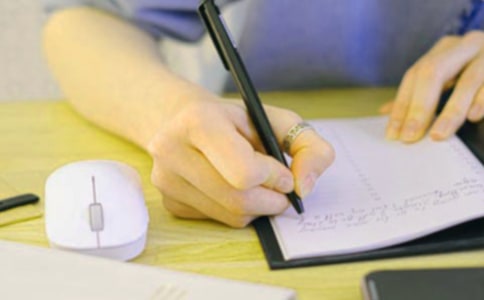 ��С�[��ӛ�x��У�ͨ��7ƪ��