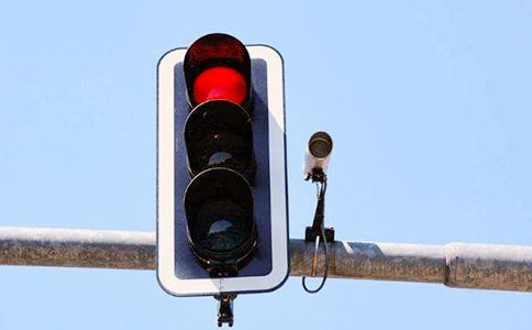 紅綠燈大戰(zhàn)三年級(jí)作文