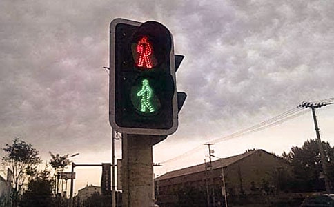 小班安全活動(dòng)紅綠燈教案