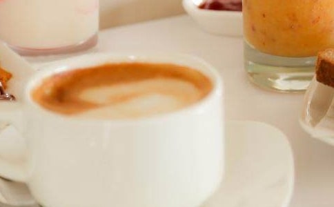 麗江陽光下的咖啡晨曲的散文