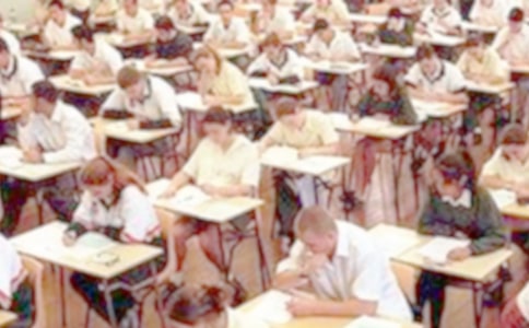 �\�ſ�ԇ���C��ģ����ƪ