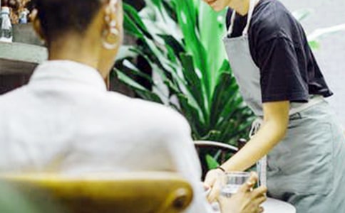 阿拉伯寓言:不請(qǐng)自來的客人