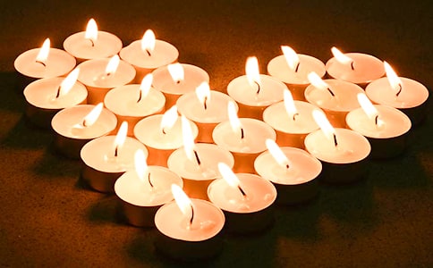 點蠟燭的朋友圈說說文案