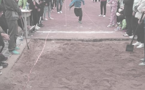 致跳遠(yuǎn)運(yùn)動(dòng)員的通訊稿