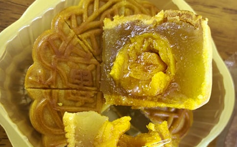 中班主題活動《香甜月餅》教案設(shè)計(jì)