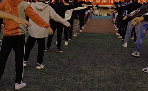 不跑早操的請(qǐng)假條